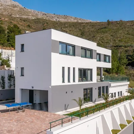 Luxury Cosmopolitan With Pool Villa Podstrana