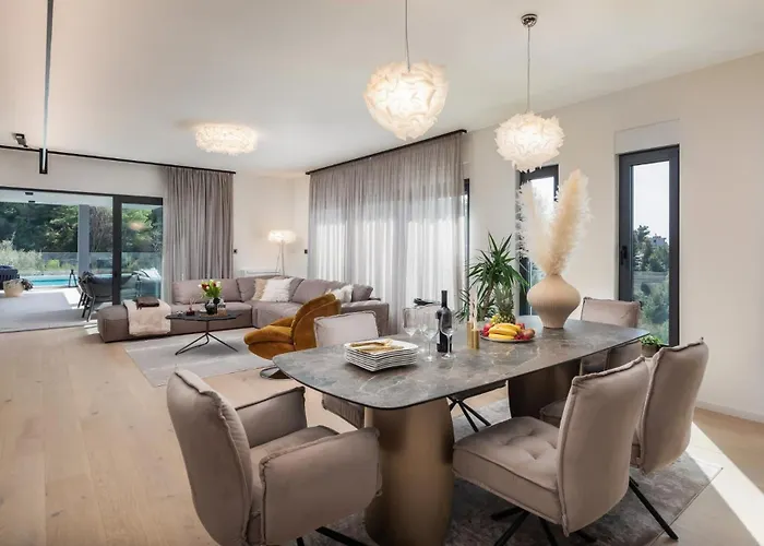 Luxury Cosmopolitan With Pool Vila *