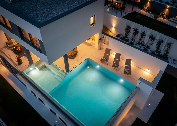 Luxury Cosmopolitan With Pool