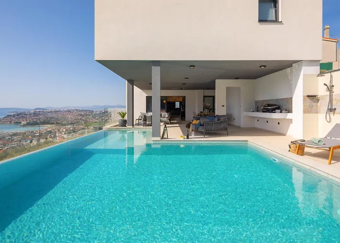 Luxury Cosmopolitan With Pool