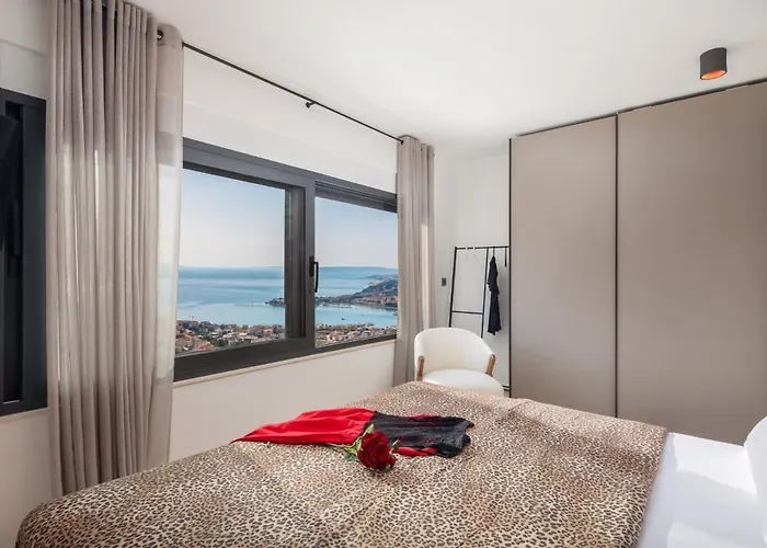 Luxury Cosmopolitan With Pool Vila