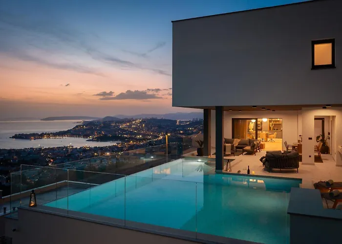 Vila Luxury Cosmopolitan With Pool