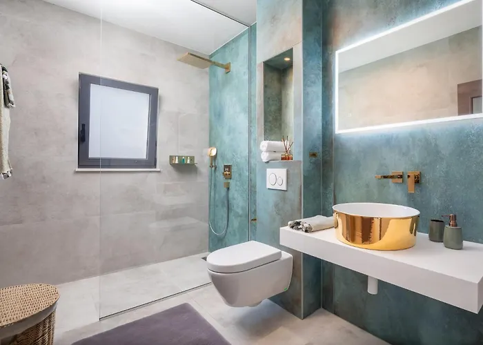 Luxury Cosmopolitan With Pool * Podstrana