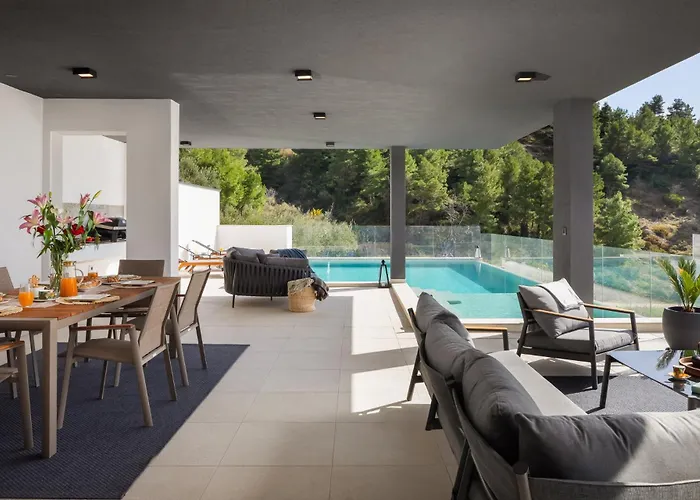 Luxury Cosmopolitan With Pool Vila