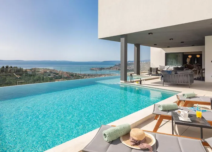Luxury Cosmopolitan With Pool * Podstrana