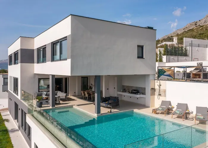 Luxury Cosmopolitan With Pool Podstrana
