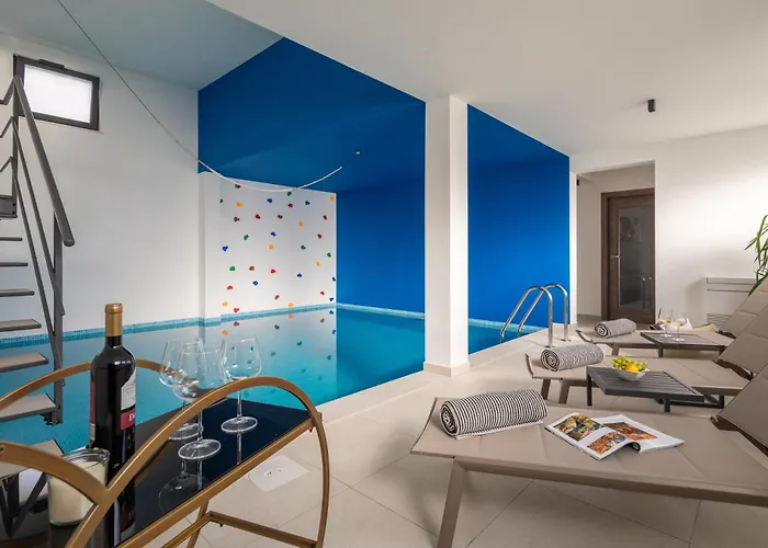 Luxury Cosmopolitan With Pool * Podstrana