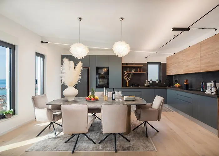 Luxury Cosmopolitan With Pool Vila