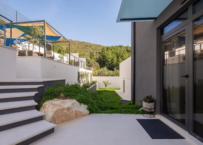 Vila Luxury Cosmopolitan With Pool