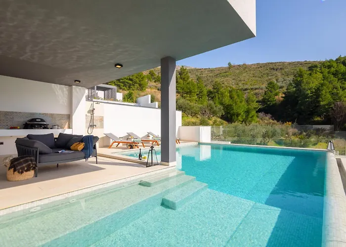 Luxury Cosmopolitan With Pool Vila Podstrana