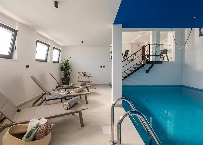 Vila Luxury Cosmopolitan With Pool