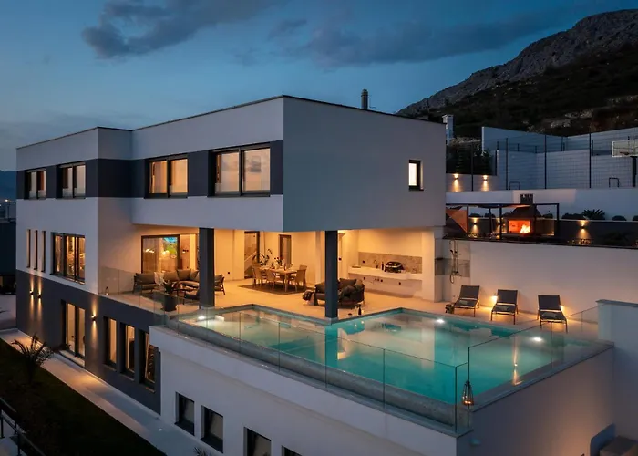 Luxury Cosmopolitan With Pool Podstrana