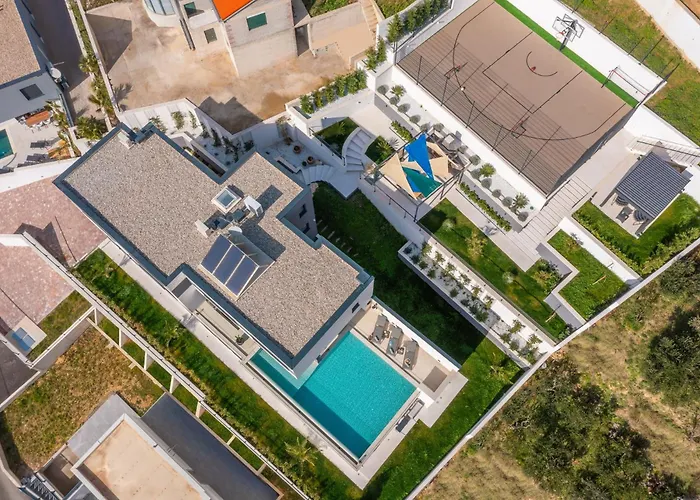 Luxury Cosmopolitan With Pool