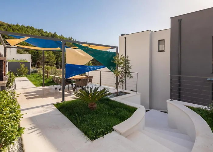 Luxury Cosmopolitan With Pool