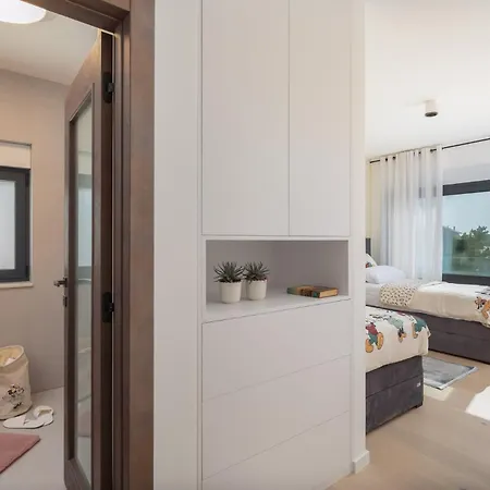 Luxury Cosmopolitan With Pool Villa Podstrana