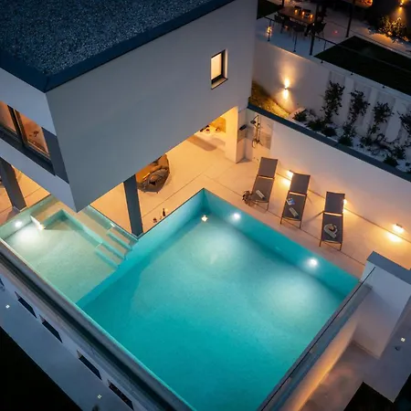 Luxury Cosmopolitan With Pool