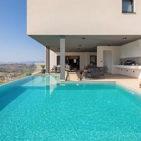 Luxury Cosmopolitan With Pool