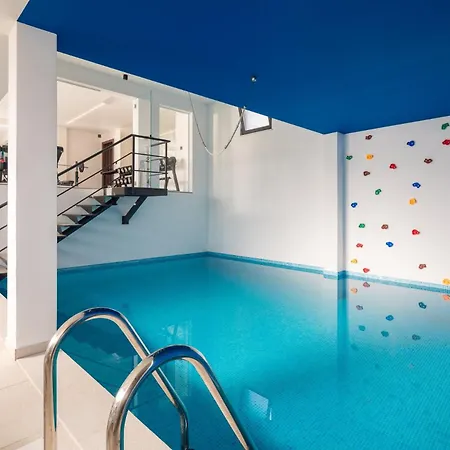 Luxury Cosmopolitan With Pool *