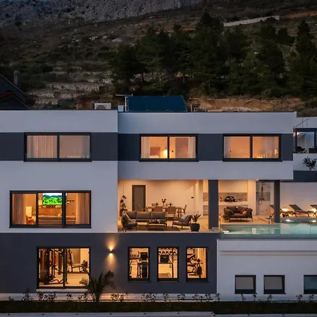 Luxury Cosmopolitan With Pool Villa *