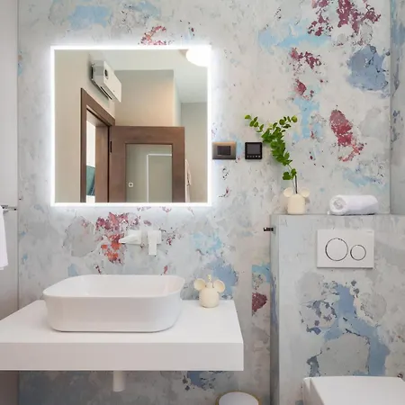 Luxury Cosmopolitan With Pool Podstrana