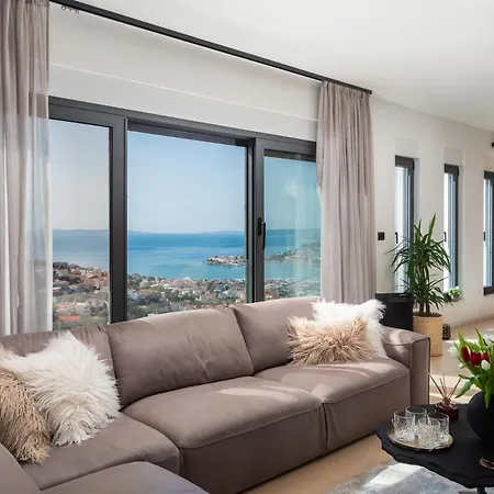 Luxury Cosmopolitan With Pool فيلة بودْسْتغانا