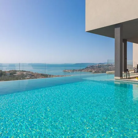 Luxury Cosmopolitan With Pool Podstrana