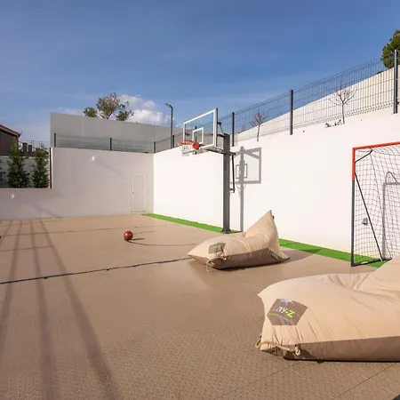 Luxury Cosmopolitan With Pool