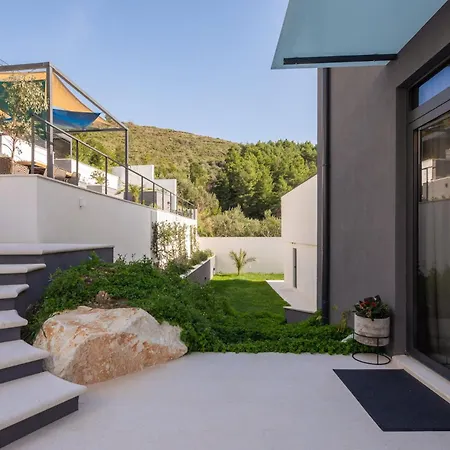 Villa Luxury Cosmopolitan With Pool