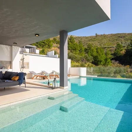 Luxury Cosmopolitan With Pool Villa Podstrana