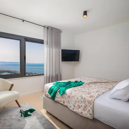 Luxury Cosmopolitan With Pool بودْسْتغانا