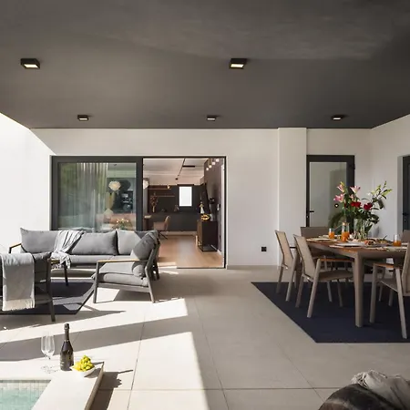 فيلة Luxury Cosmopolitan With Pool بودْسْتغانا