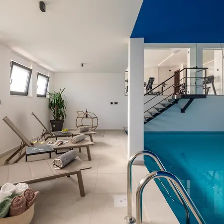 Villa Luxury Cosmopolitan With Pool