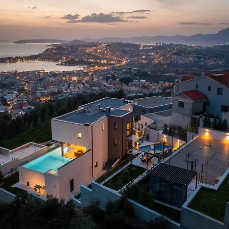 Luxury Cosmopolitan With Pool Villa Podstrana