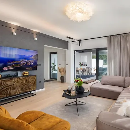 Luxury Cosmopolitan With Pool