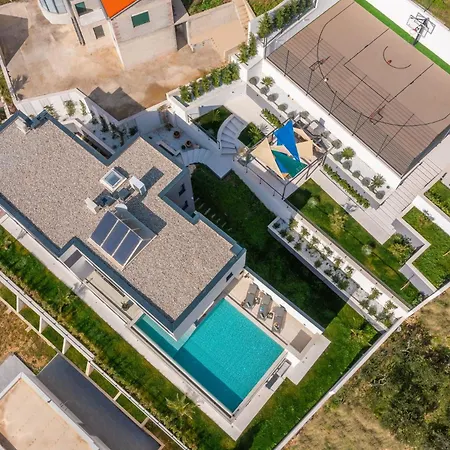 Luxury Cosmopolitan With Pool