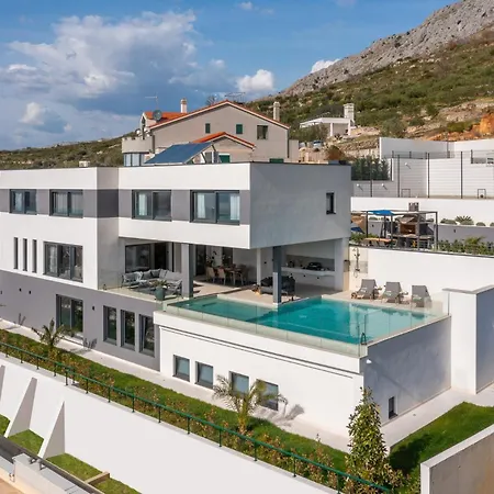 Luxury Cosmopolitan With Pool Villa Podstrana