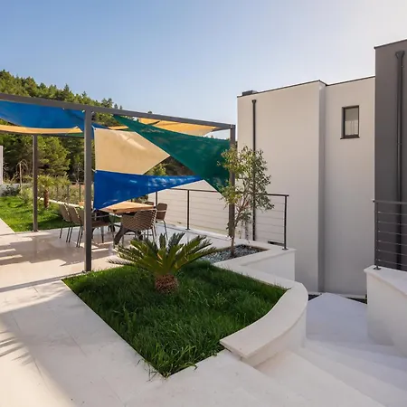 Luxury Cosmopolitan With Pool