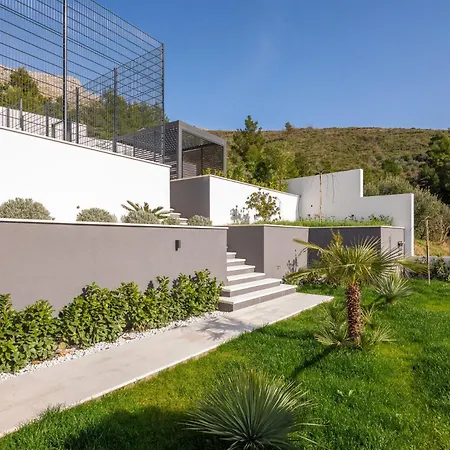 Villa Luxury Cosmopolitan With Pool