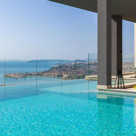Luxury Cosmopolitan With Pool Villa *